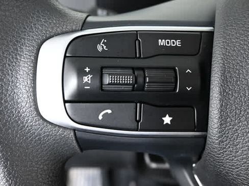 Used 2025 Kia Sportage LX image 18