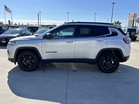 New 2026 Jeep Compass Latitude image 4