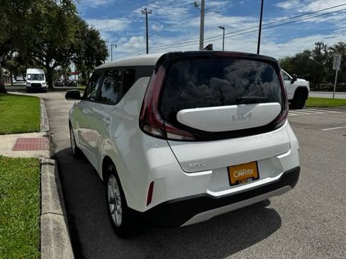 Used 2025 Kia Soul LX w/ LX Technology Package FWD image 7