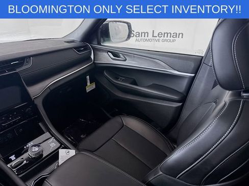 New 2025 Jeep Grand Cherokee L Limited w/ Luxury Tech Group II image 24