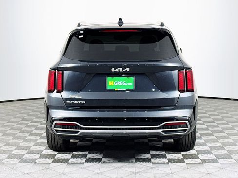 Used 2023 Kia Sorento S image 8
