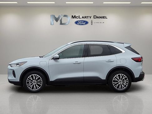 Certified 2025 Ford Escape SE FWD image 3