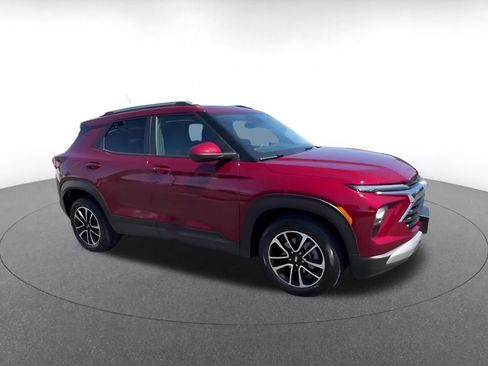 Used 2025 Chevrolet TrailBlazer LT FWD image 2