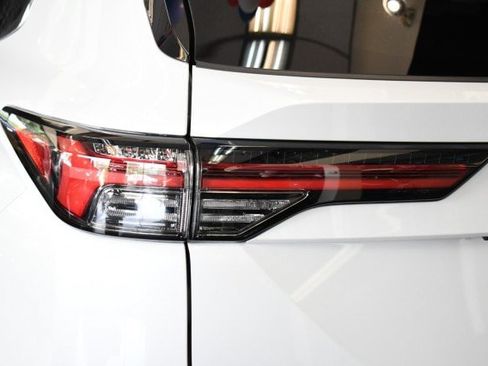 New 2026 Mitsubishi Outlander SE FWD image 15