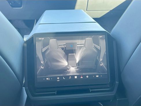 Used 2025 Tesla Cybertruck AWD Crew Cab image 26