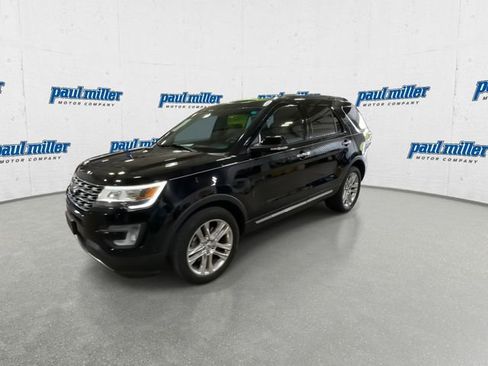 Used 2017 Ford Explorer Limited w/ Equipment Group 301A AWD/4WD image 5