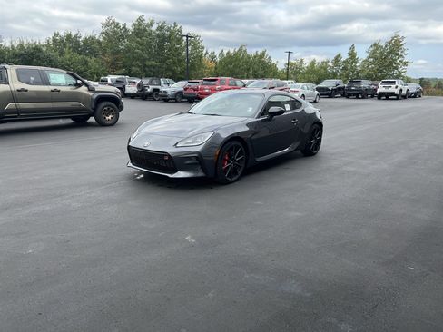 New 2025 Toyota GR86 Premium w/ Performance Package RWD image 3