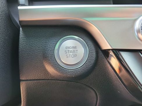 Used 2025 Kia Telluride LX FWD image 25