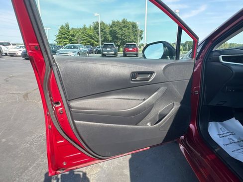 Used 2025 Toyota Corolla LE FWD image 18