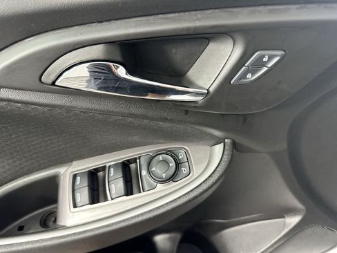 Used 2025 Chevrolet Malibu LT FWD image 11