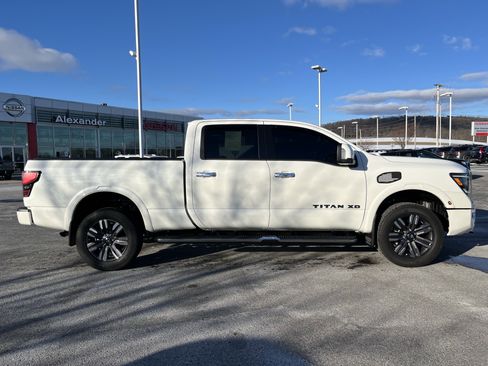 Used 2022 Nissan Titan Platinum Reserve w/ Moonroof Package image 2