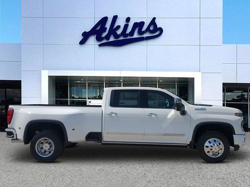 Used 2026 Chevrolet Silverado 3500 High Country w/ High Country Premium Package AWD/4WD image 1