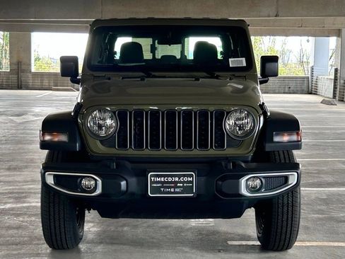 New 2026 Jeep Gladiator Sport image 3