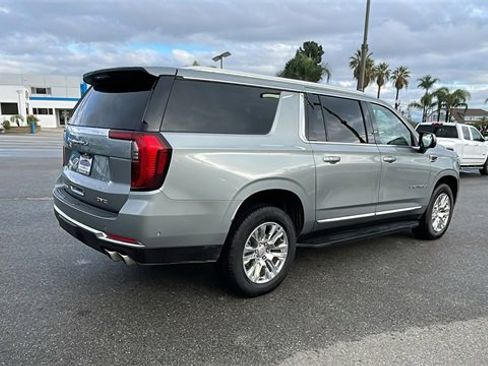 Used 2025 GMC Yukon XL Denali image 3