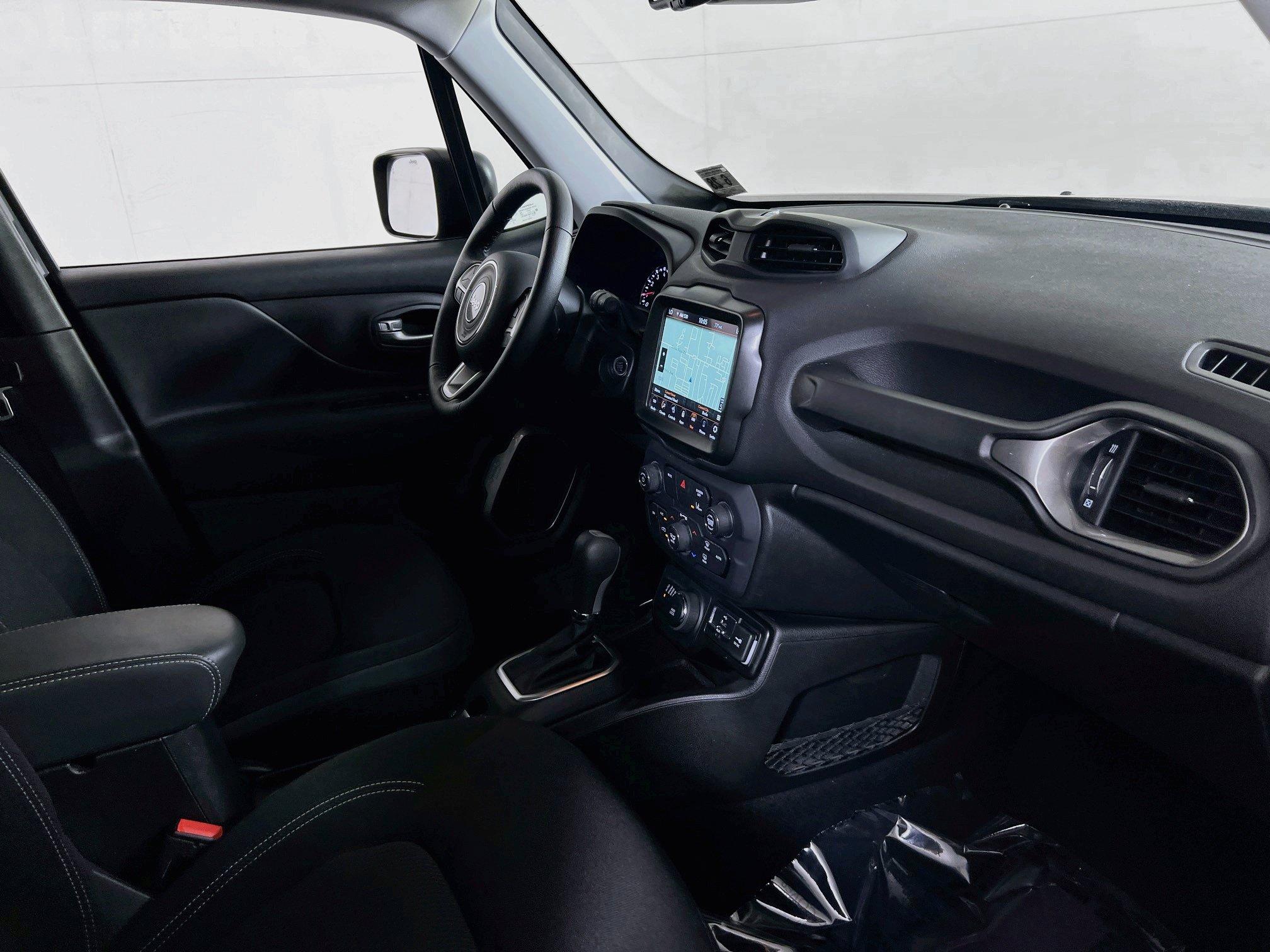 Used 2023 Jeep Renegade Latitude w/ Premium Group AWD/4WD image 28