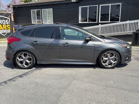 Used 2018 Ford Focus ST w/ Equipment Group 401A FWD image 9