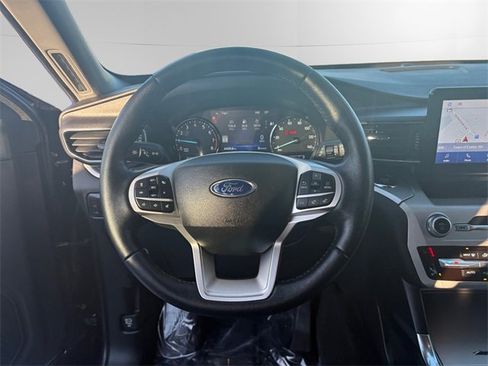 Used 2022 Ford Explorer XLT w/ Equipment Group 202A image 12
