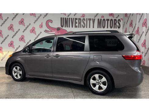 Used 2018 Toyota Sienna LE w/ Carpet Mat Package FWD image 13