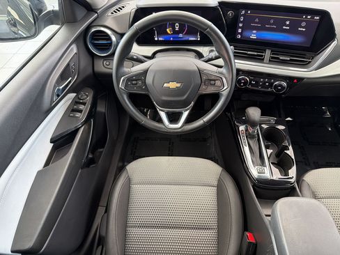 Used 2024 Chevrolet Trax LT w/ Driver Confidence Package FWD image 27