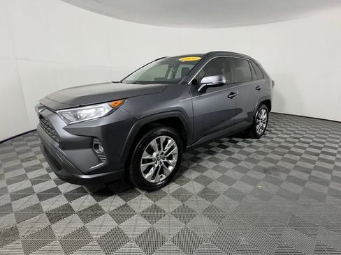 Used 2020 Toyota RAV4 XLE Premium image 9