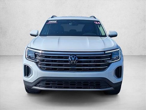Used 2024 Volkswagen Atlas SE image 2