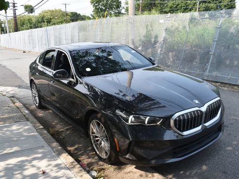 Used 2025 BMW 530i RWD image 4