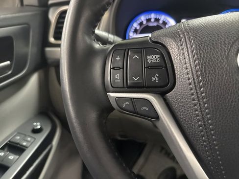 Used 2019 Toyota Highlander XLE image 29