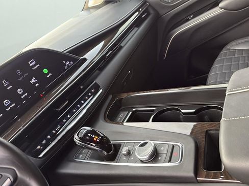 Used 2024 Cadillac Escalade ESV Sport Platinum w/ LPO, ONYX Package image 21