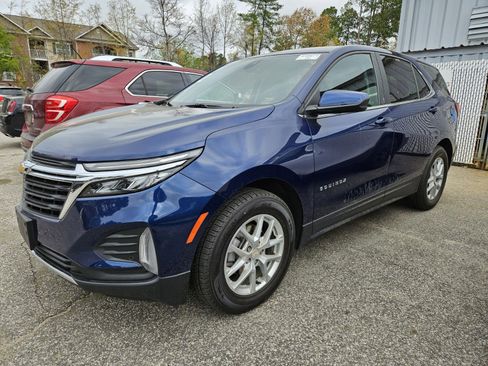 Used 2023 Chevrolet Equinox LT w/ Driver Convenience Package FWD image 9