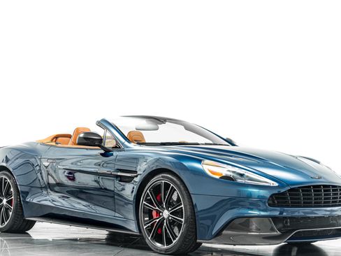Used 2016 Aston Martin Vanquish Volante RWD image 32