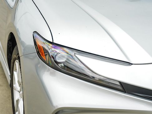 Used 2025 Toyota Camry LE FWD image 9