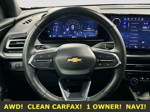 Used 2025 Chevrolet Traverse LT image 11