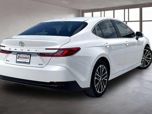 Used 2025 Toyota Camry XLE FWD image 6