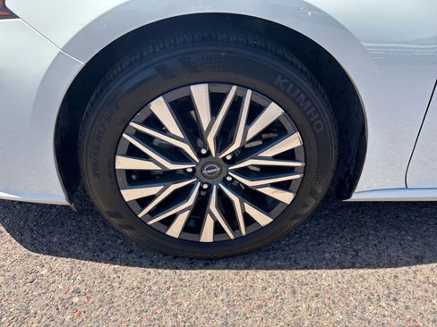 Used 2025 Nissan Altima 2.5 SV FWD image 30
