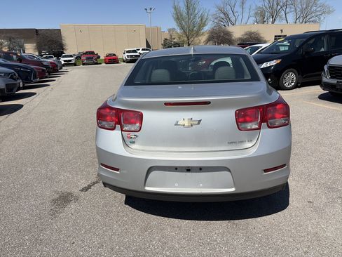 Used 2016 Chevrolet Malibu LT w/ Power Convenience Package image 5