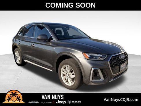 Used 2023 Audi Q5 2.0T Premium w/ Convenience Package AWD/4WD image 1