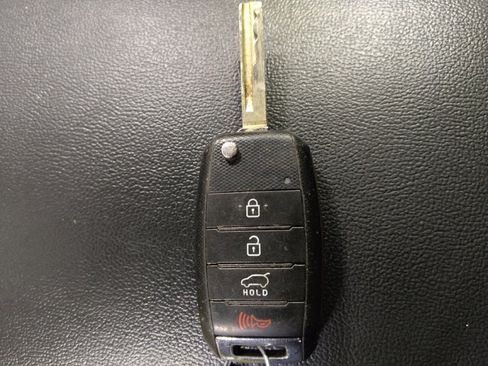 Used 2018 Kia Sorento LX image 32