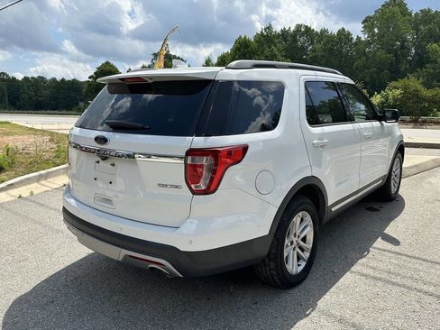 Used 2016 Ford Explorer XLT w/ Equipment Group 202A FWD image 6