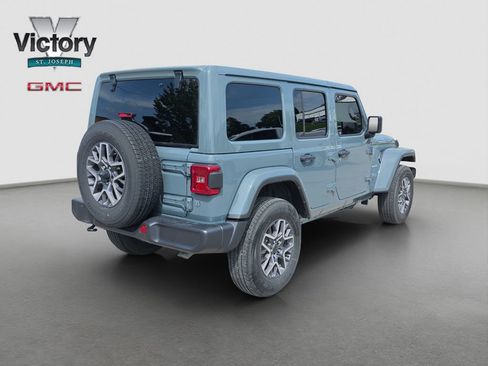 Used 2024 Jeep Wrangler Unlimited Sahara w/ Technology Group AWD/4WD image 18