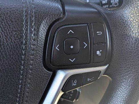 Used 2018 Toyota Sienna LE image 12