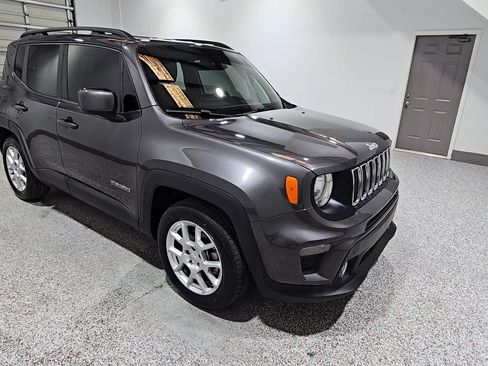 Used 2021 Jeep Renegade Latitude FWD image 3