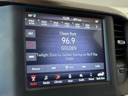Used 2021 RAM 1500 Laramie AWD/4WD image 19