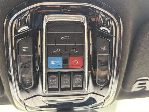 Used 2022 Jeep Grand Wagoneer Series III AWD/4WD image 35