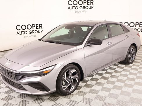 Certified 2025 Hyundai Elantra Sport image 9