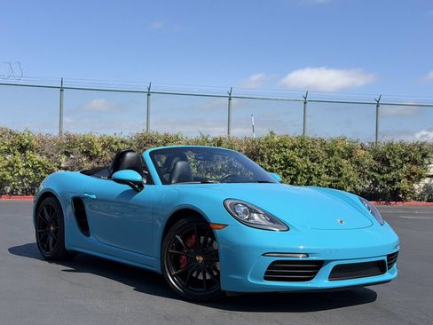 Used 2017 Porsche 718 Boxster S RWD image 2