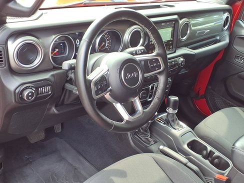 Used 2022 Jeep Gladiator Overland w/ Cold Weather Group AWD/4WD image 14