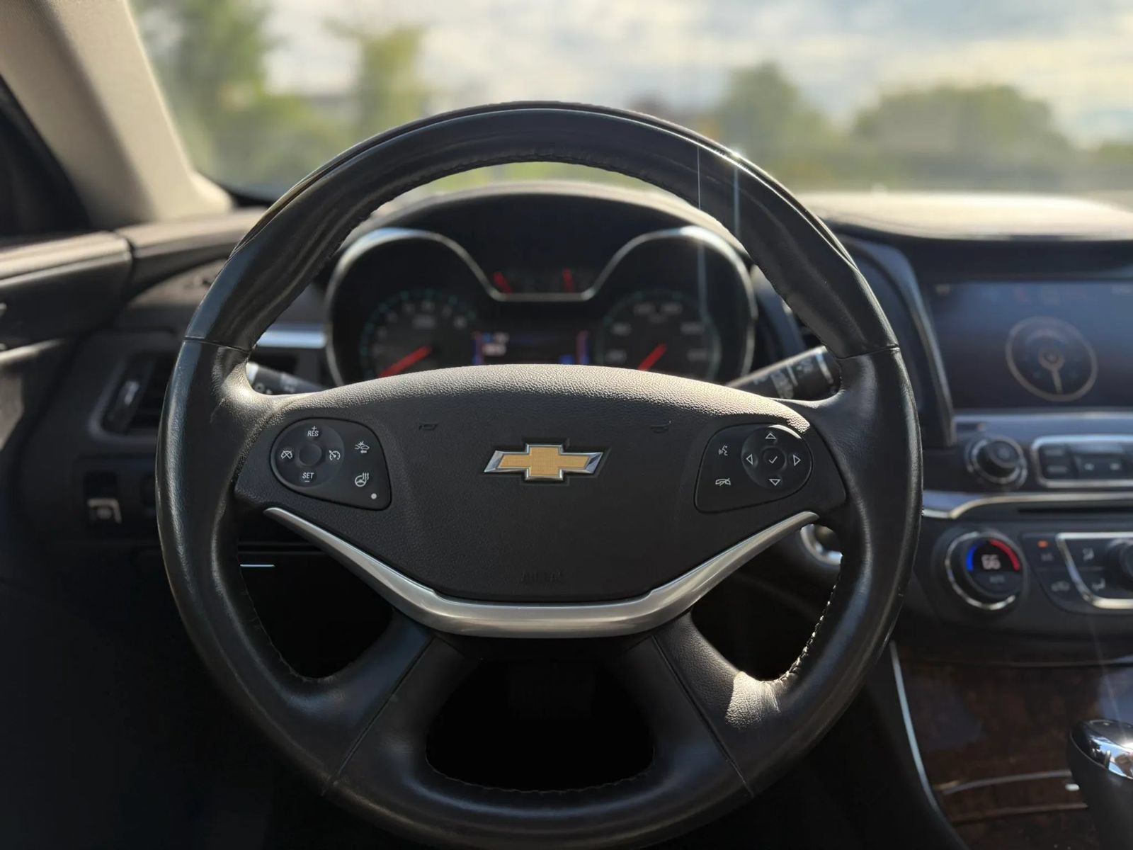 Used 2014 Chevrolet Impala LTZ FWD image 21