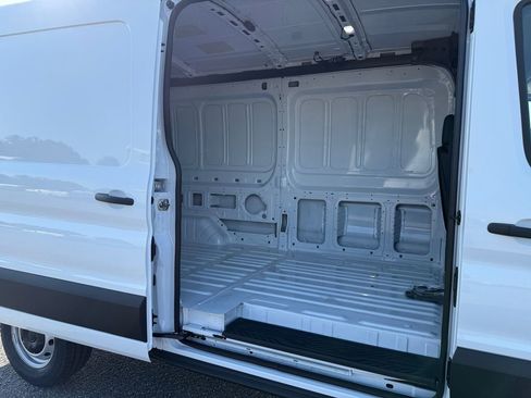 New 2026 Ford Transit 250 148 Medium Roof RWD image 17