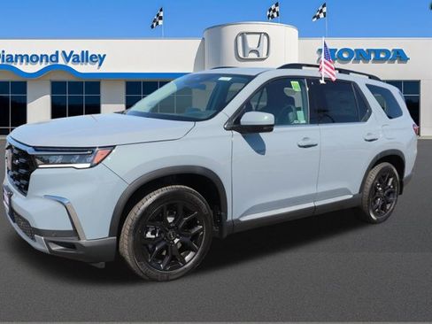 New 2025 Honda Pilot Touring image 3