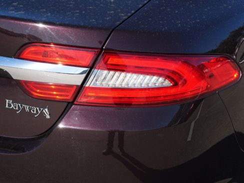 Used 2013 Jaguar XF image 20